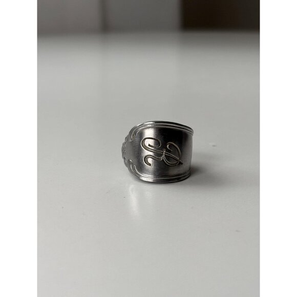 Handmade Monogram “R” Spoon Ring: Size 5 1/4 Upcycled vintage silverware jewelry - Picture 4 of 9